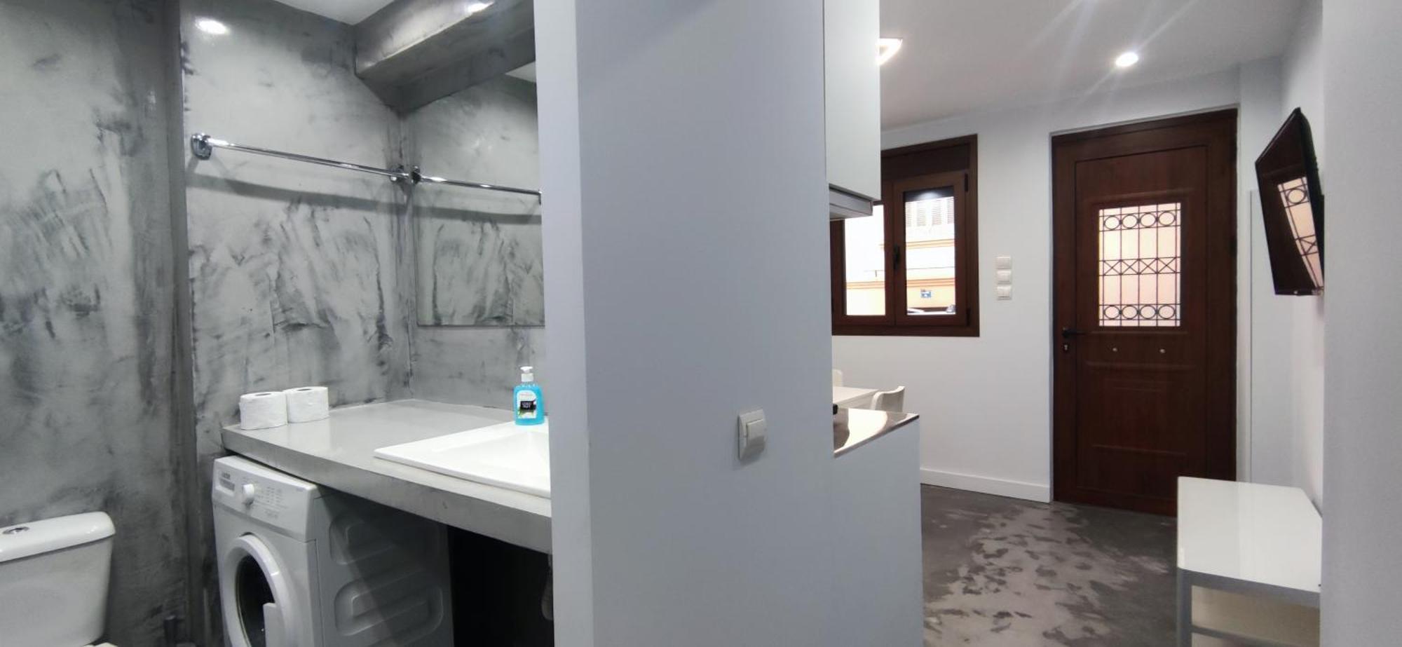 New Apartment With A Separate Entrance Near The Subway. 아테네 외부 사진